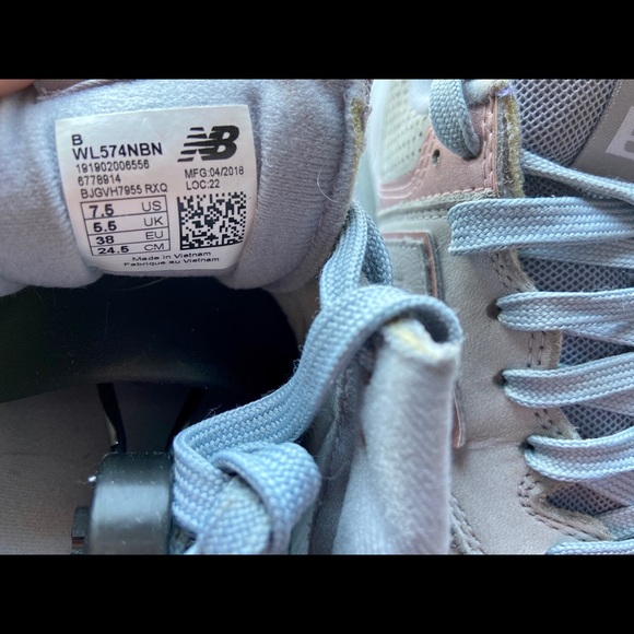 *SOLD* New Balance - Picture 7 of 8